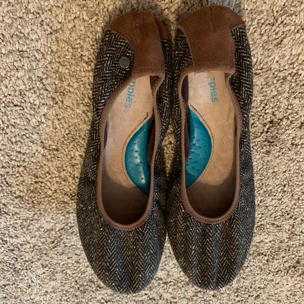 Hush puppies slip on flats